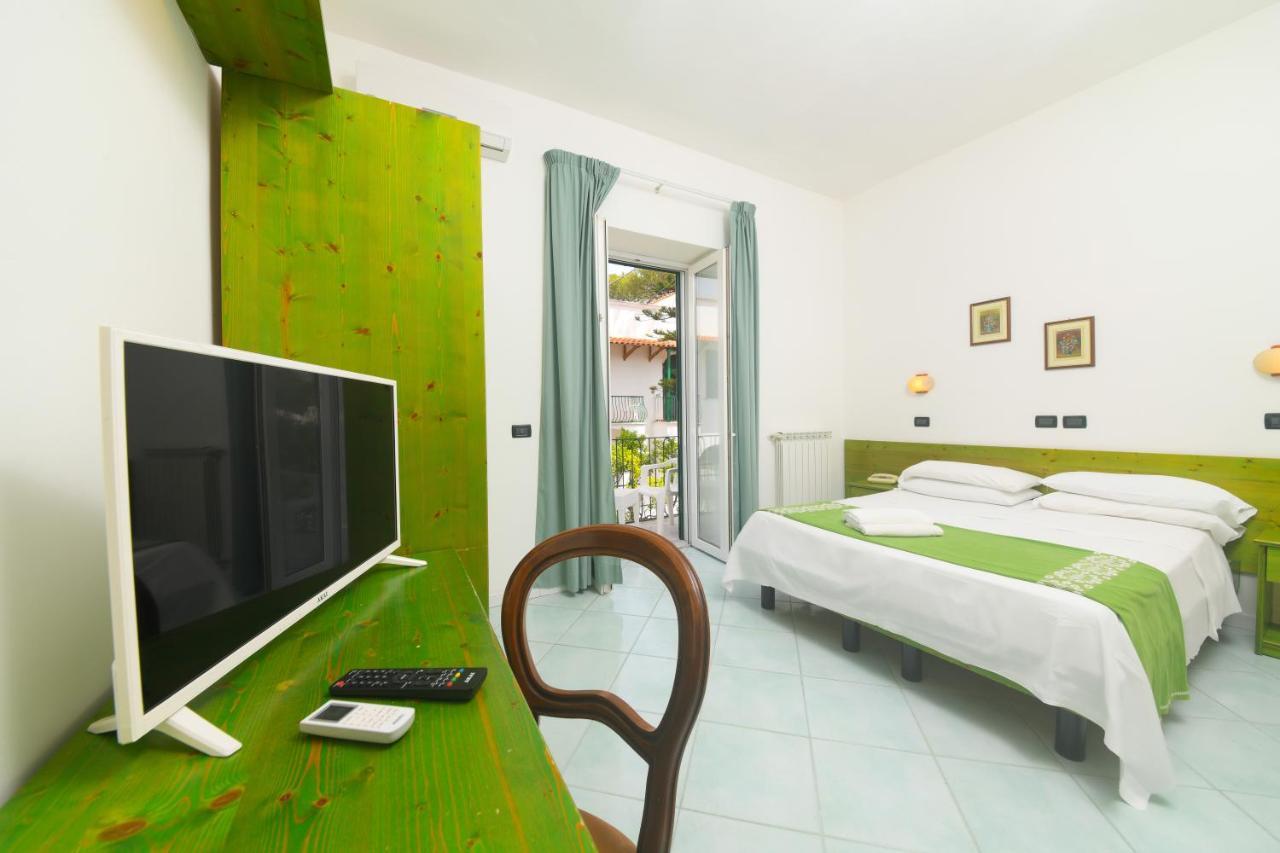 Hotel Pineta Ischia Exterior photo