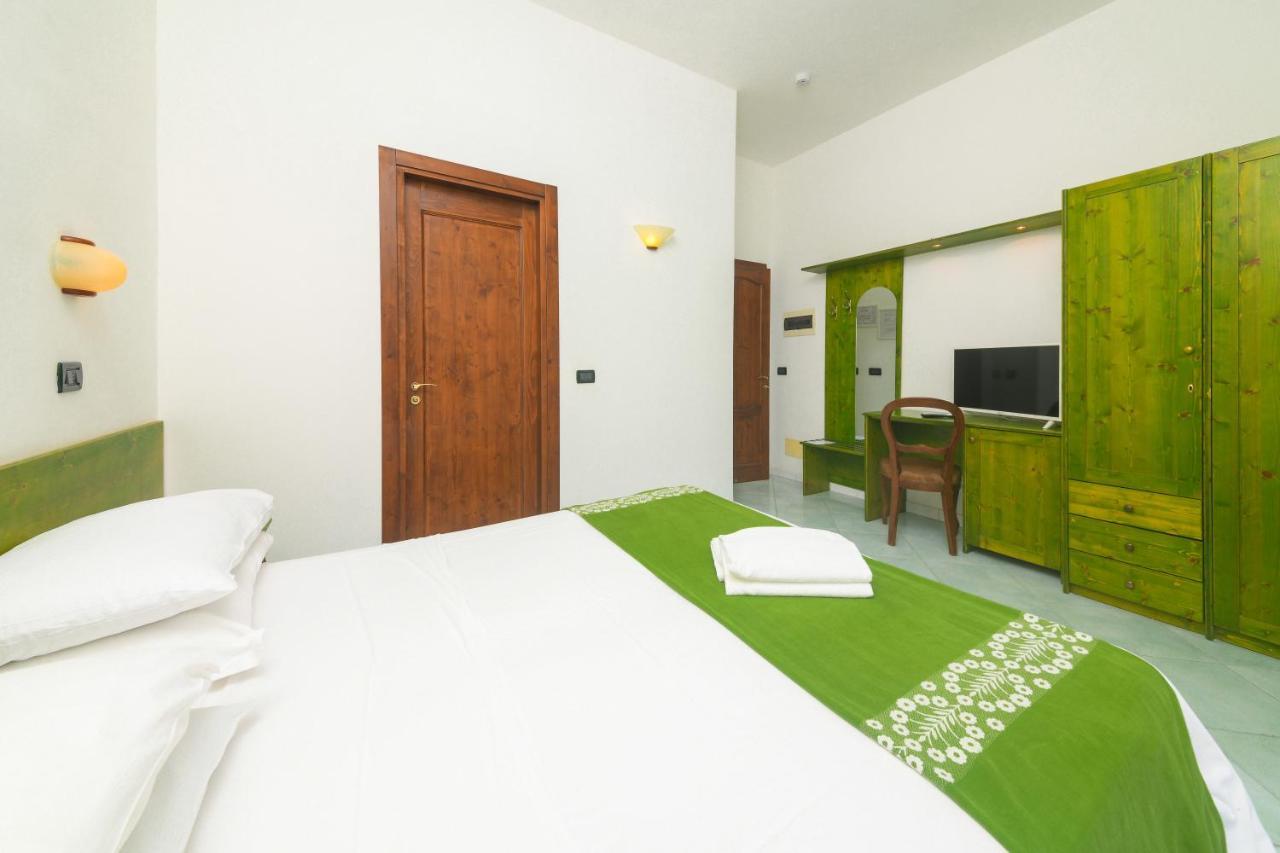 Hotel Pineta Ischia Exterior photo